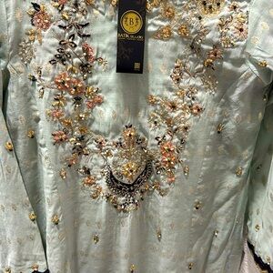 Elegant 4- piece Long Sleeve Eid Suit with Gold Accents. Pakistan/India